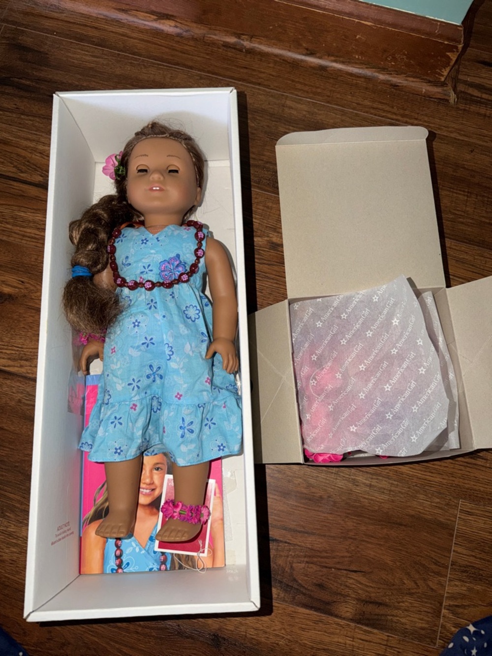 American Girl Kanani Doll in box with luau set & Accessories GOTY 2011 - Picture 10 of 11